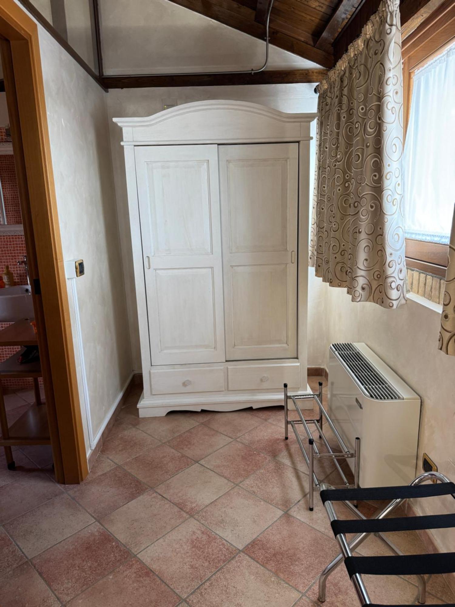 B&B Oasi Di Mamma Clara Latina Buitenkant foto